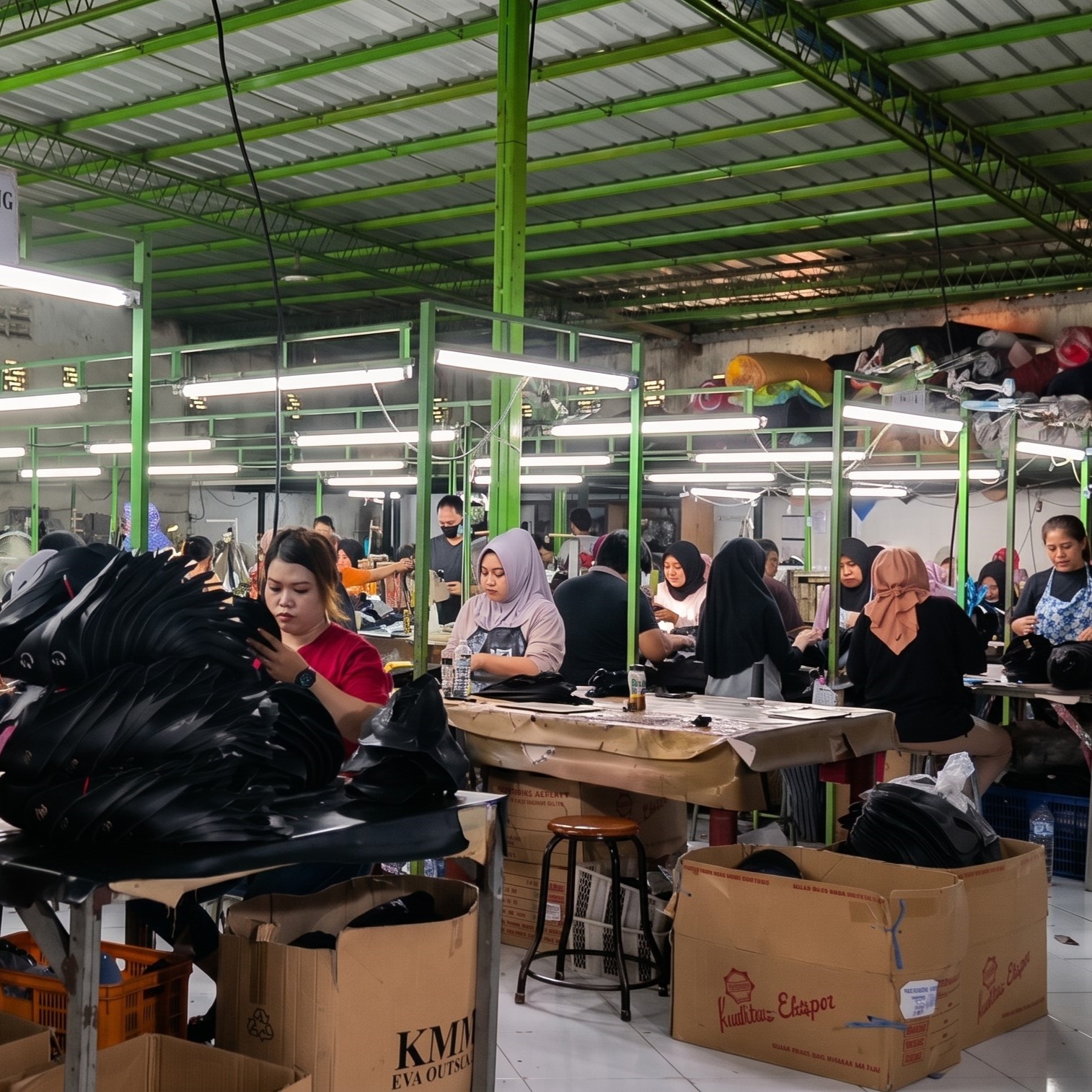 Produksi Pabrik Sepatu Mojokerto